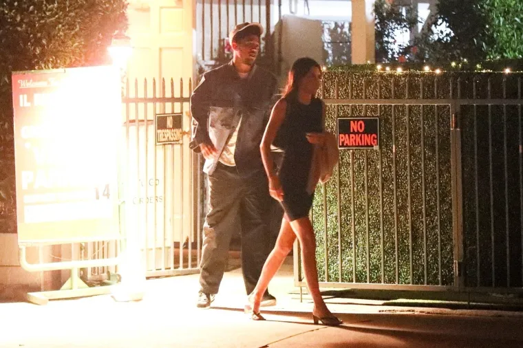 Kendall Jenner i NBA zvijezda Phoenix Sunsa Devin Booker, inače suigrač Darija Šarića, tajno su snimljeni u trenutku kad su se htjeli, kako javljaju američki mediji, iskrasti na spoj u Santa Monici.