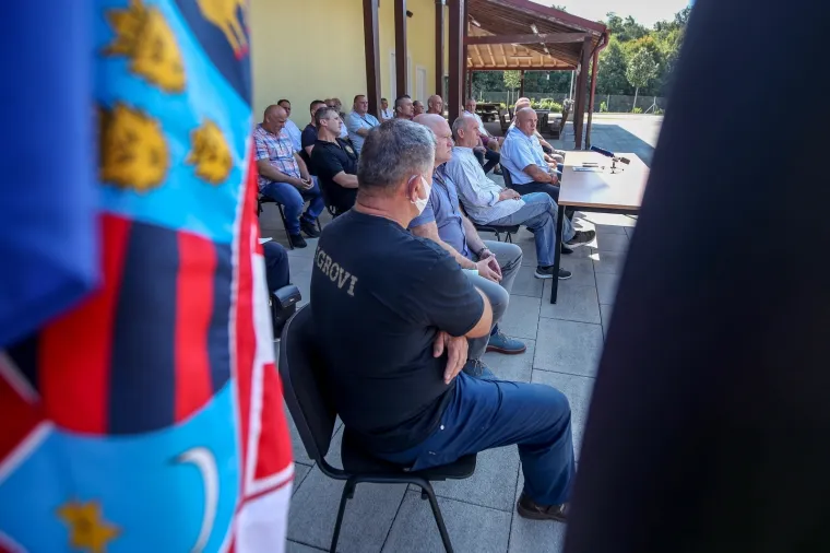 Zapovjednici ratnih postrojba na braniku ministra branitelja: 'Ti koji su Tomi stavili lanac oko vrata, misle i nama staviti lanac oko vrata'