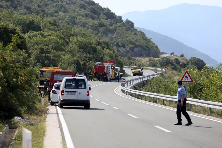 STRAVIČNA NESREĆA NA JADRANSKOJ MAGISTRALI: Tri osobe poginule u sudaru kod Sibinja Krmpotskog