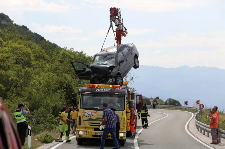 STRAVIČNA NESREĆA NA JADRANSKOJ MAGISTRALI: Tri osobe poginule u sudaru kod Sibinja Krmpotskog