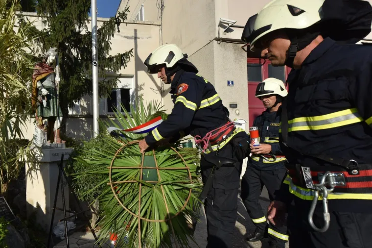 Najtužniji dan za hrvatske vatrogasce: Bolno sjećanje i odavanje počasti za 12 poginulih kolega na Kornatima