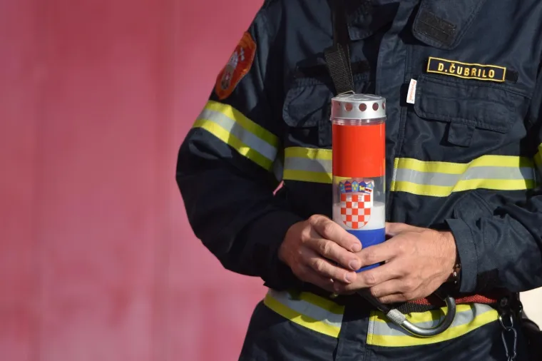 Najtužniji dan za hrvatske vatrogasce: Bolno sjećanje i odavanje počasti za 12 poginulih kolega na Kornatima