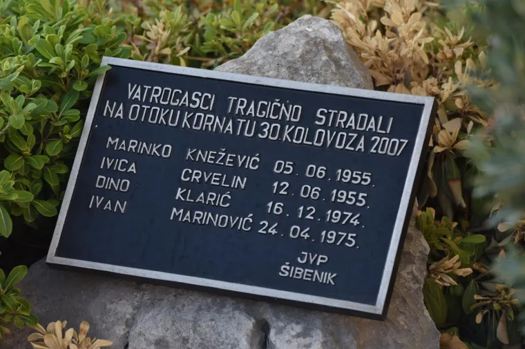 Najtužniji dan za hrvatske vatrogasce: Bolno sjećanje i odavanje počasti za 12 poginulih kolega na Kornatima