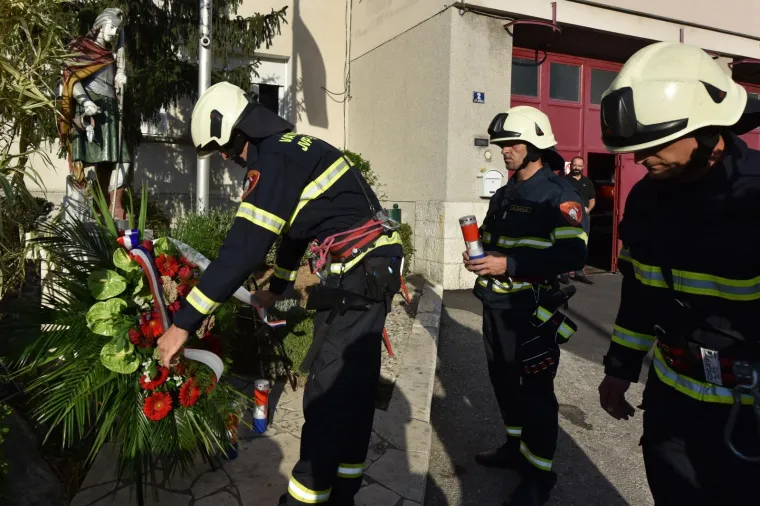 Najtužniji dan za hrvatske vatrogasce: Bolno sjećanje i odavanje počasti za 12 poginulih kolega na Kornatima