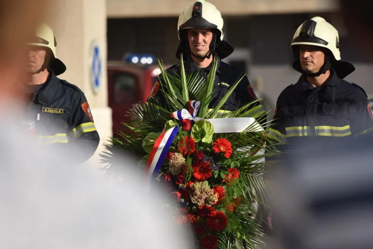 Najtužniji dan za hrvatske vatrogasce: Bolno sjećanje i odavanje počasti za 12 poginulih kolega na Kornatima