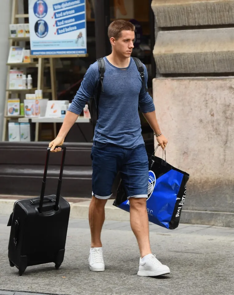 Okupljanje nogometne reprezentacije uoči utakmica u Ligi nacija protiv Portugala i Francuske. Dolazak igrača i stručnog stožera u zagrebački hotel Capital.