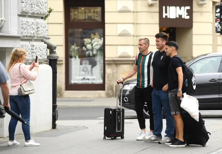 VATRENI STIGLI U ZAGREB: Lovren, Kramarić, Pa&scaron;alić i dru&scaron;tvo plijenili pažnju prolaznika