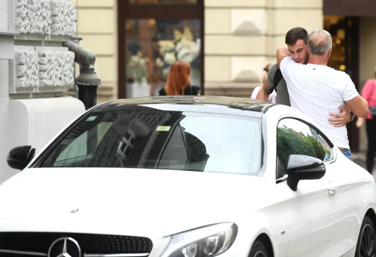 VATRENI STIGLI U ZAGREB: Lovren, Kramarić, Pa&scaron;alić i dru&scaron;tvo plijenili pažnju prolaznika