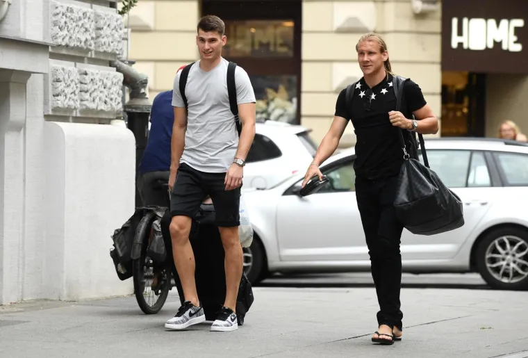 VATRENI STIGLI U ZAGREB: Lovren, Kramarić, Pa&scaron;alić i dru&scaron;tvo plijenili pažnju prolaznika