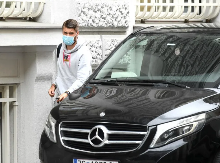 VATRENI STIGLI U ZAGREB: Lovren, Kramarić, Pa&scaron;alić i dru&scaron;tvo plijenili pažnju prolaznika