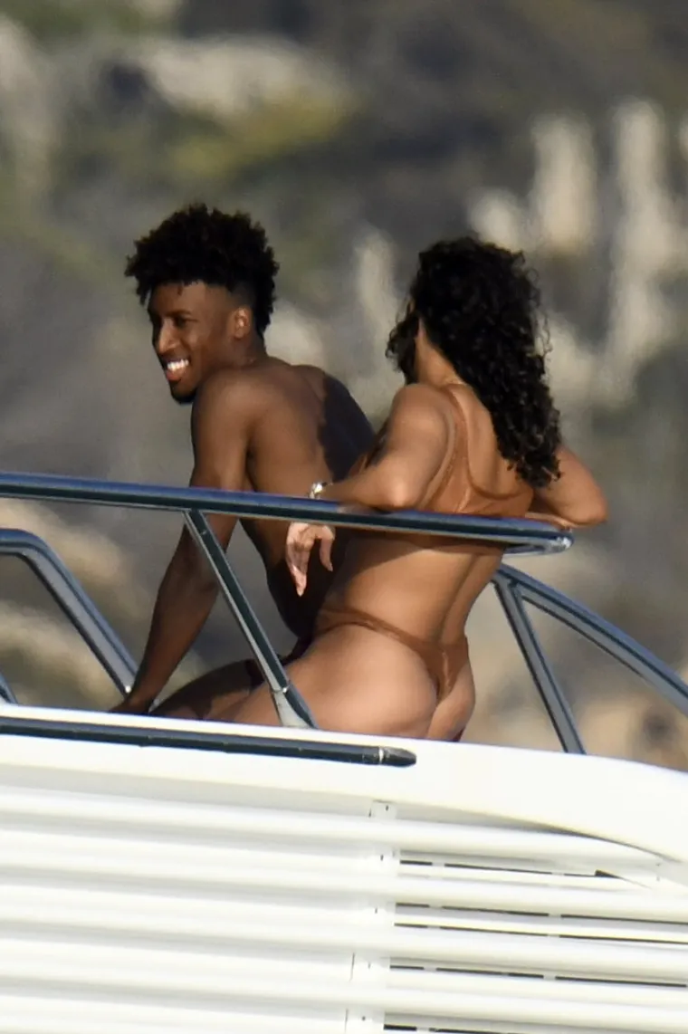 Zvijezda Bayerna Kingsley Coman i njegova zaručnica Sabrina odmor provode na jahti.