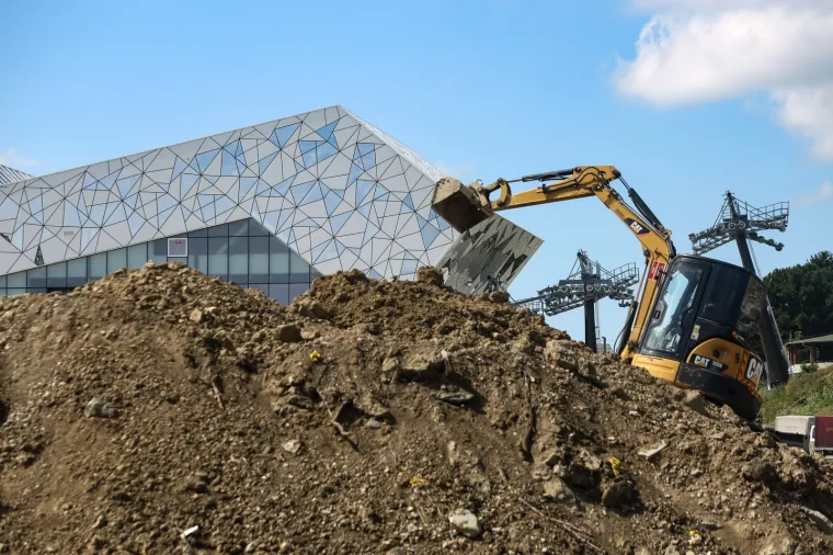 Pogledajte fini&scaron;iranje radova na sljemenskoj žičari: Pobne vožnje samo &scaron;to nisu krenule!