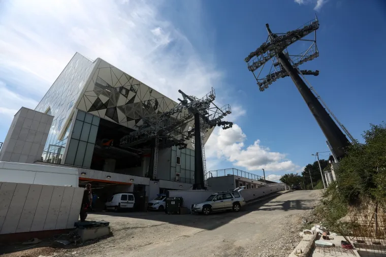 Pogledajte fini&scaron;iranje radova na sljemenskoj žičari: Pobne vožnje samo &scaron;to nisu krenule!