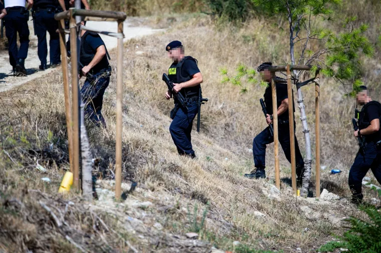 Specijalci tragaju za odbjeglim osumnjičenikom za ubojstvo
