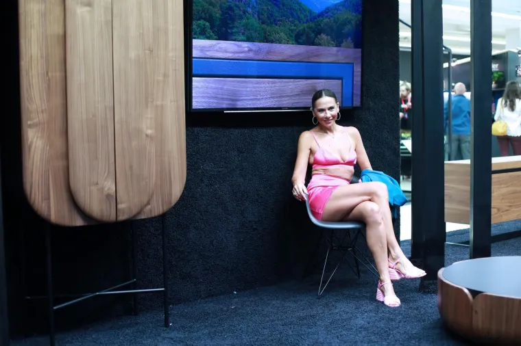 Uvijek posebna Borna Kotromanić pojavila se na Zagreb Design Weeku u upečatljivom izdanju.