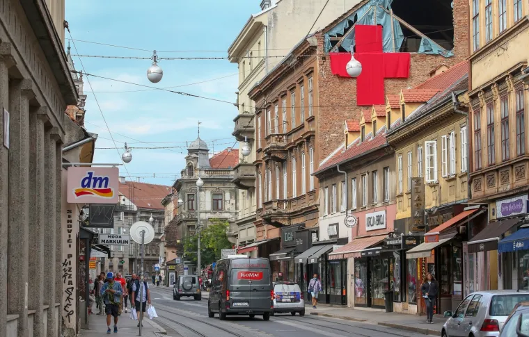 Crvenim križevima u Ilici želi se naglasiti razmjer ranjenosti Zagreba: 'Gradu treba izliječenje'
