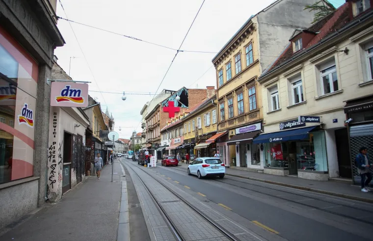 Crvenim križevima u Ilici želi se naglasiti razmjer ranjenosti Zagreba: 'Gradu treba izliječenje'