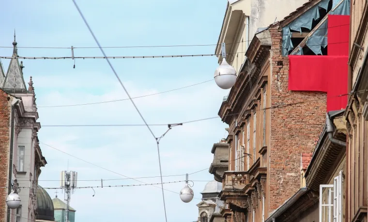Crvenim križevima u Ilici želi se naglasiti razmjer ranjenosti Zagreba: 'Gradu treba izliječenje'