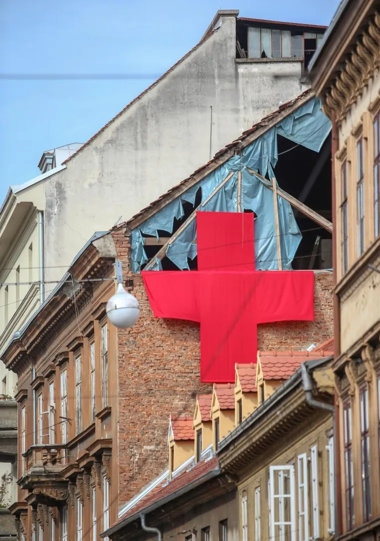 Crvenim križevima u Ilici želi se naglasiti razmjer ranjenosti Zagreba: 'Gradu treba izliječenje'