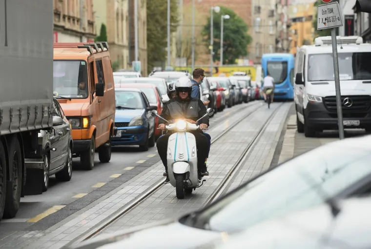 Imali su cijelo ljeto da to rije&scaron;e, ali nisu: Zbog radova na pruzi u Ilici stvaraju se ogromne gužve