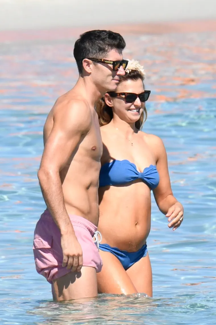 PAPARAZZI NA SARDINIJI TAJNO SNIMILI ZVIJEZDU BAYERNA I NJEGOVU ZGODNU SUPRUGU: Lijepa Anna mamila je uzdahe