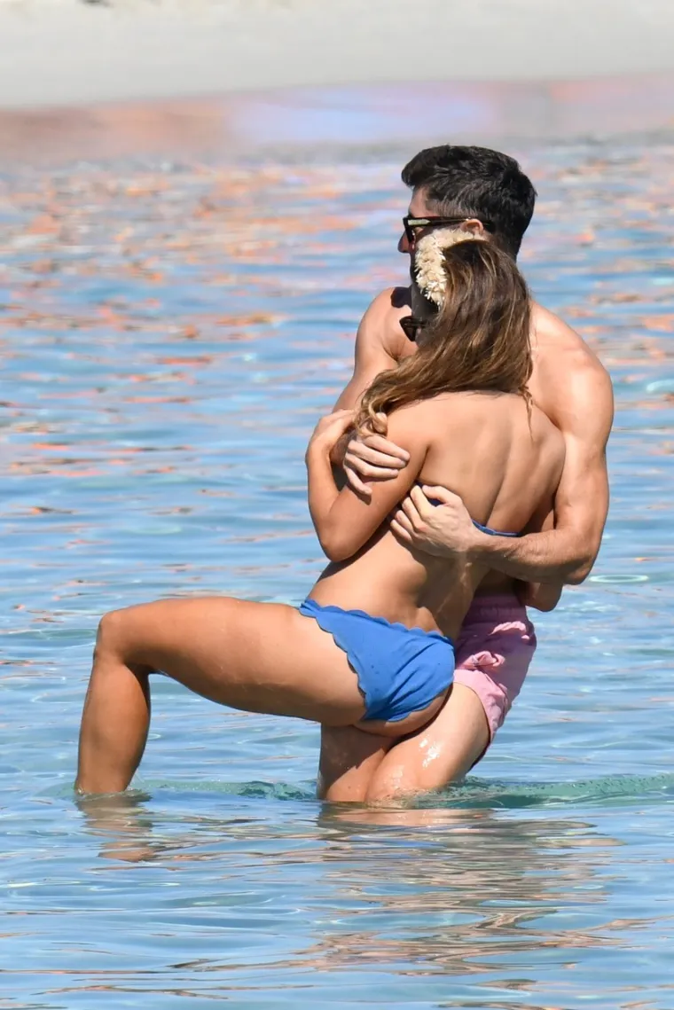 PAPARAZZI NA SARDINIJI TAJNO SNIMILI ZVIJEZDU BAYERNA I NJEGOVU ZGODNU SUPRUGU: Lijepa Anna mamila je uzdahe