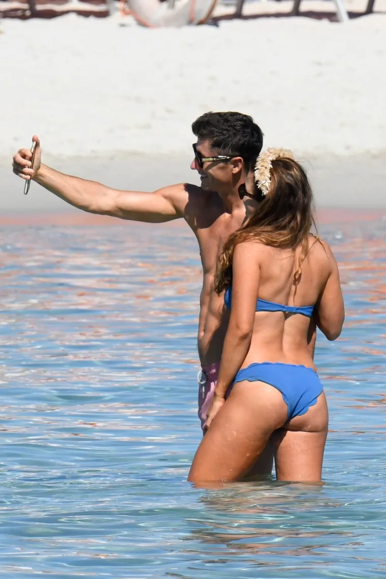 PAPARAZZI NA SARDINIJI TAJNO SNIMILI ZVIJEZDU BAYERNA I NJEGOVU ZGODNU SUPRUGU: Lijepa Anna mamila je uzdahe