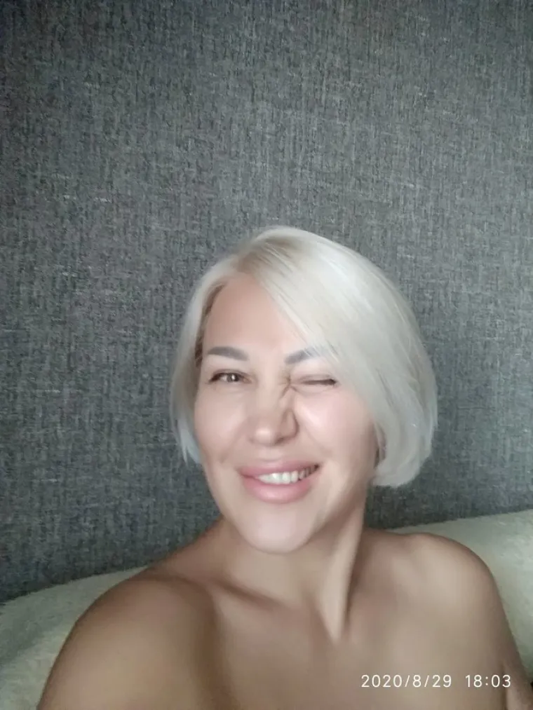 Mnogi misle da stvari kreću nizbrdo s ulaskom u peto desetljeće života. Ova Ruskinja, koja ima 43 godine, napisala je na Twitteru da je umorna od kritika samo zato &scaron;to je žena u četrdesetima. Pozvala je svoje vr&scaron;njakinje da podijele fotografije na ovoj dru&scaron;tvenoj mreži kako bi pokazale da je peto desetljeće podjednako lijepo i ima svoje čari, kao i svako drugo.