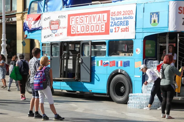 Sudionici Festivala slobode okupljaju se na Trgu bana Jelačića