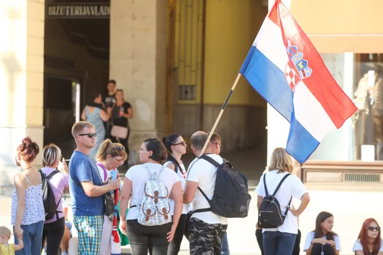 Sudionici Festivala slobode okupljaju se na Trgu bana Jelačića