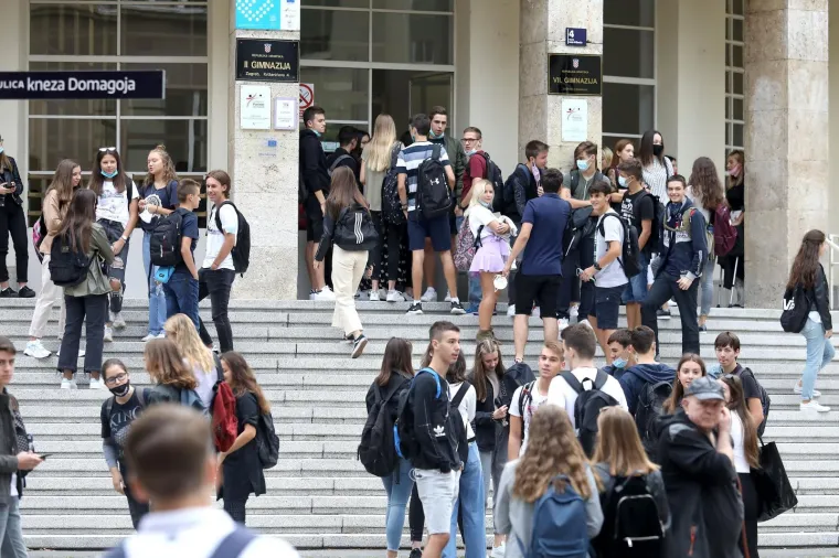 Gotovo pola milijuna djece krenulo u &scaron;kolu: Nastava počinje pod posebnim epidemiolo&scaron;lim mjerama