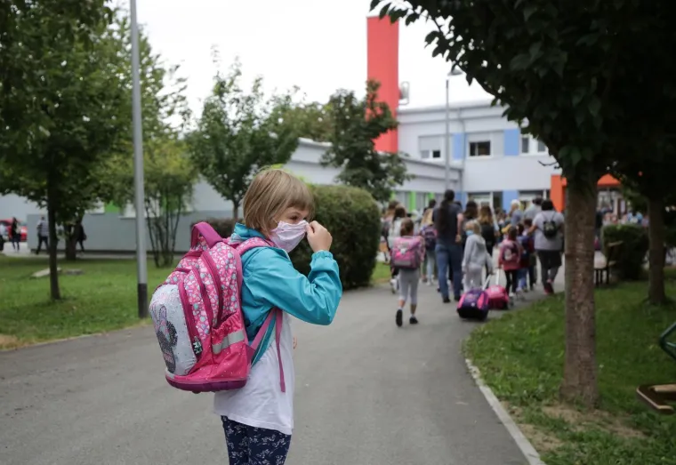 Gotovo pola milijuna djece krenulo u &scaron;kolu: Nastava počinje pod posebnim epidemiolo&scaron;lim mjerama