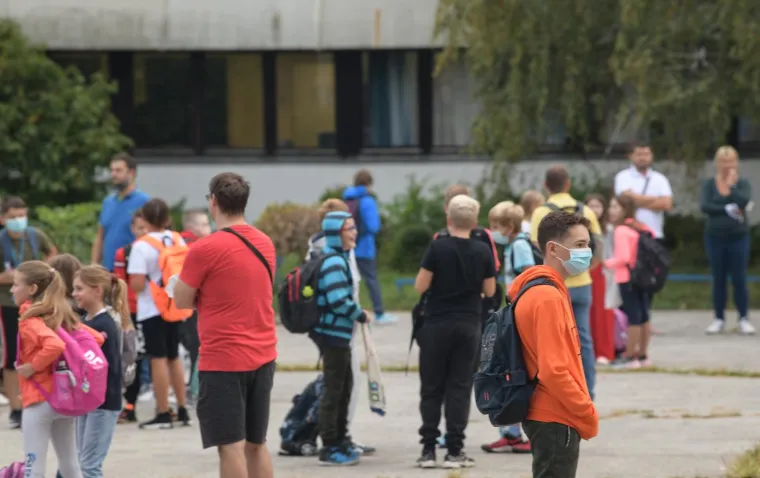 Gotovo pola milijuna djece krenulo u &scaron;kolu: Nastava počinje pod posebnim epidemiolo&scaron;lim mjerama