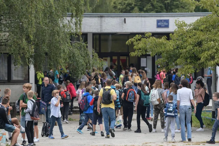 Gotovo pola milijuna djece krenulo u &scaron;kolu: Nastava počinje pod posebnim epidemiolo&scaron;lim mjerama