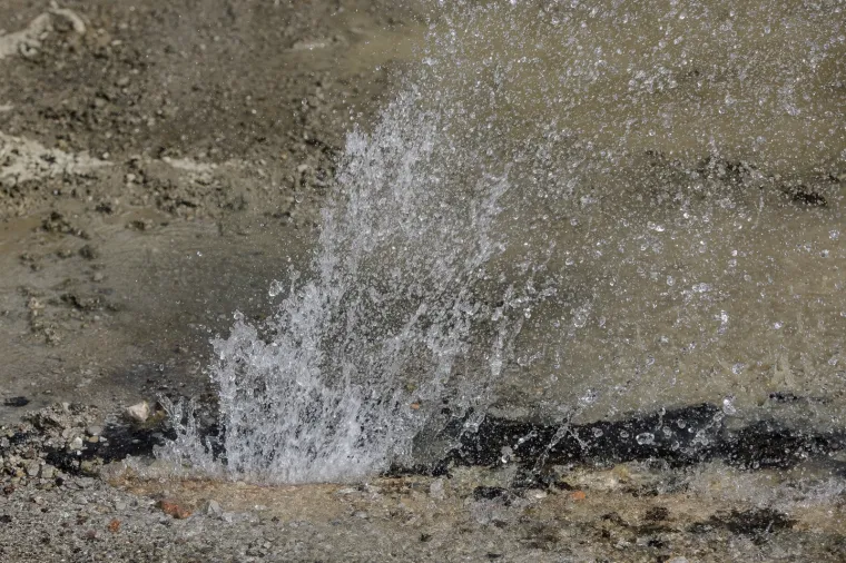 Velik dio Zagreba nema tople vode, opet je pukao vrelovod