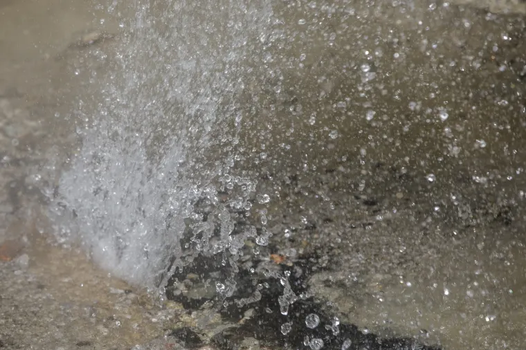 Velik dio Zagreba nema tople vode, opet je pukao vrelovod