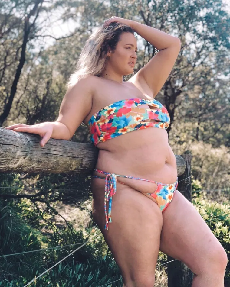 ZBOG OVIH FOTOGRAFIJA TROLOVI JOJ PRIJETE SMRĆU: Da, ima vi&scaron;ak kilograma. Da, pozirala je gola. Ali tolika količina mržnje...