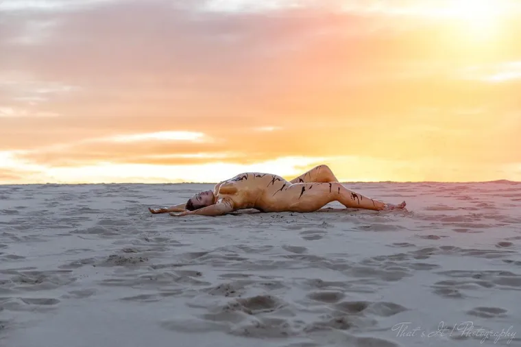 ZBOG OVIH FOTOGRAFIJA TROLOVI JOJ PRIJETE SMRĆU: Da, ima vi&scaron;ak kilograma. Da, pozirala je gola. Ali tolika količina mržnje...