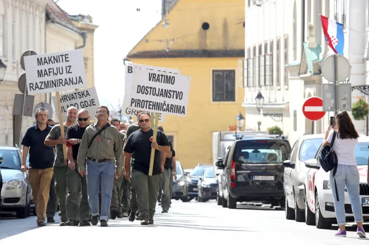 Prosvjed pirotehničara na Markovom trgu