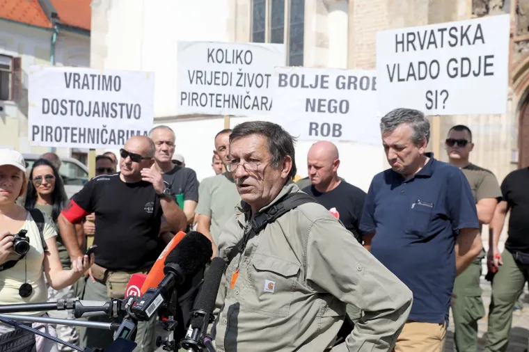 Prosvjed pirotehničara na Markovom trgu