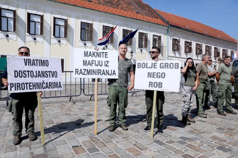 Prosvjed pirotehničara na Markovom trgu