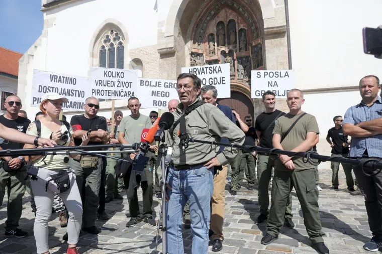 Prosvjed pirotehničara na Markovom trgu