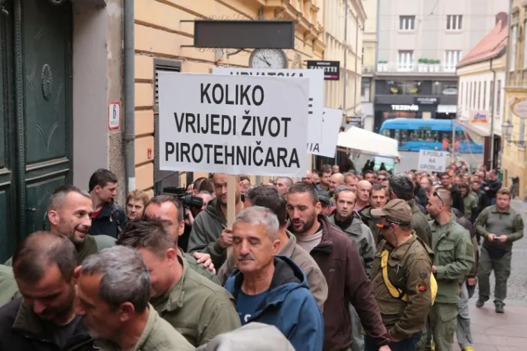 Prosvjed pirotehničara na Markovom trgu