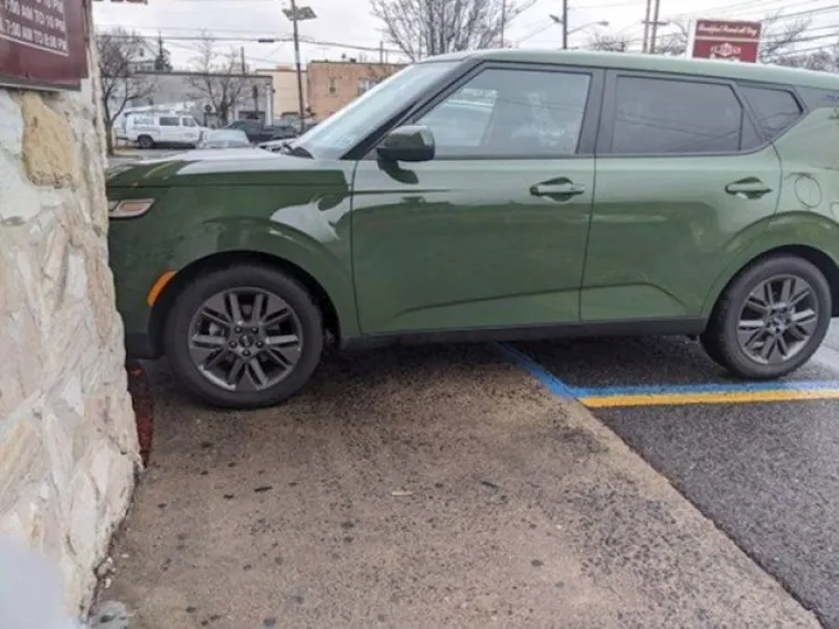 Tko im je dao vozačku? Ovi ljudi su antitalenti kad je u pitanju parkiranje