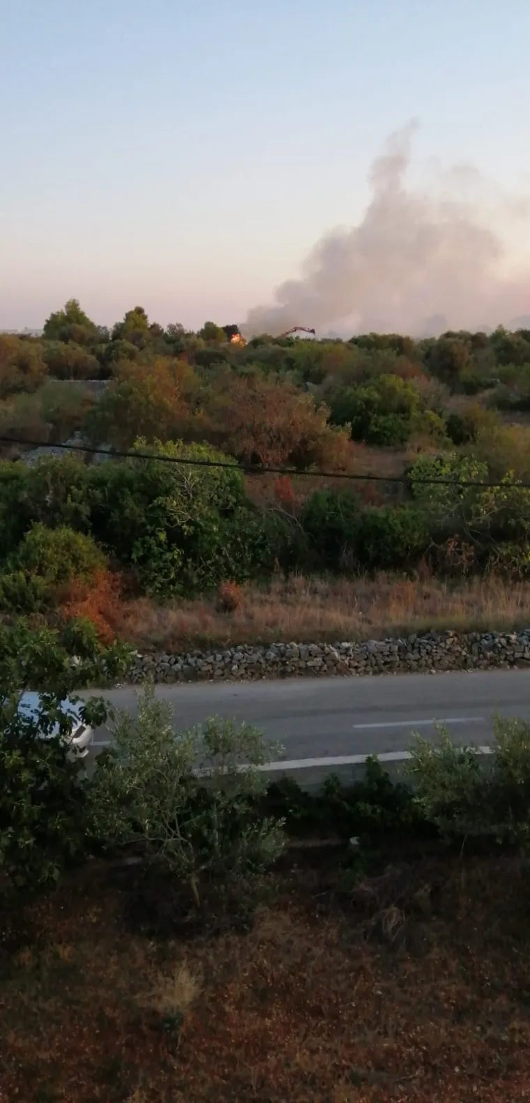 Pogledajte fotografije s drugog požara na Čiovu: Vatrogascima pomaže i - bager!