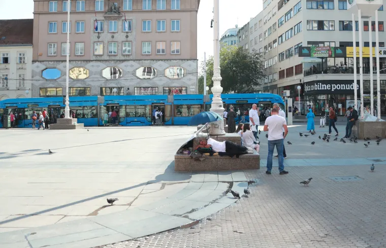 Očajni otac već 50. dan spava na Trgu bana Jelačića: Traži pravdu za svoju preminulu kćer