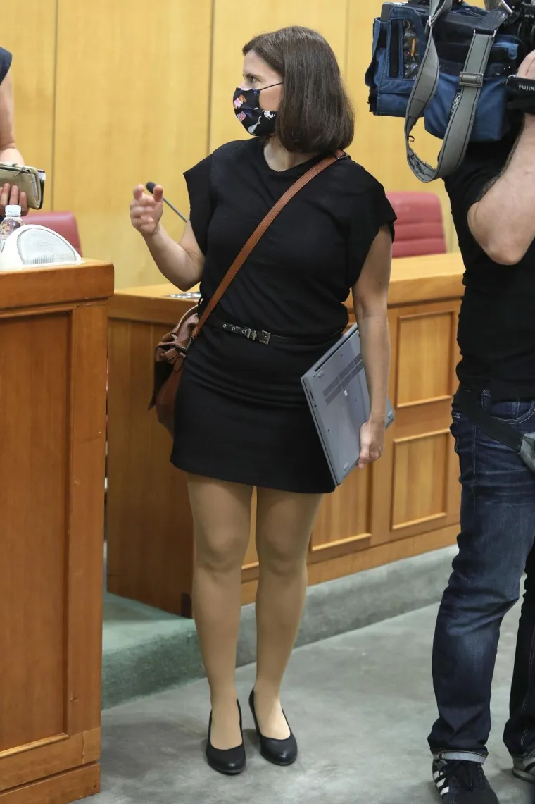 Katarina Peović u jako hrabroj modnoj kombinaciji stigla u Sabor: Kako vam se sviđa?