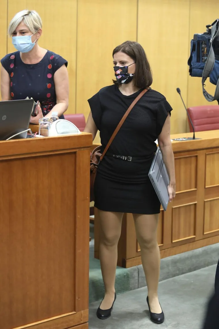 Katarina Peović u jako hrabroj modnoj kombinaciji stigla u Sabor: Kako vam se sviđa?