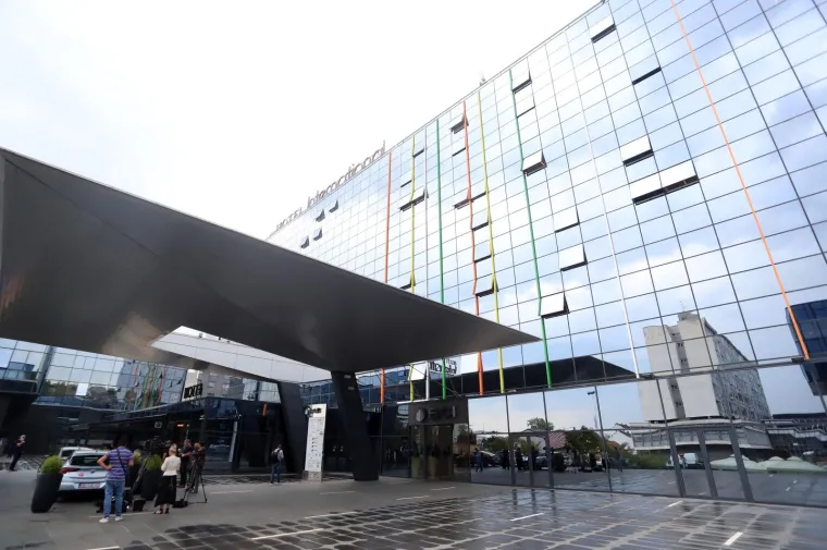 Riječ o zajedničkoj akciji policije i USKOK-a, kojom je, uz predsjednika uprave Janafa, obuhvaćeno jo&scaron; desetak osoba.