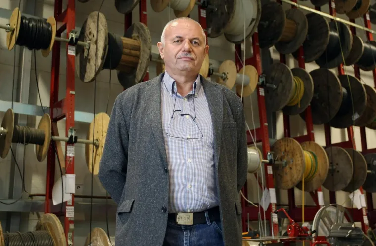 Kovačević je navodno primio 1,9 milijuna kuna od Kre&scaron;e Peteka, &scaron;efa tvrtke Elektrocentar Petek, kako bi toj tvrtki pogodovao i davao građevinske i inženjerske poslove.